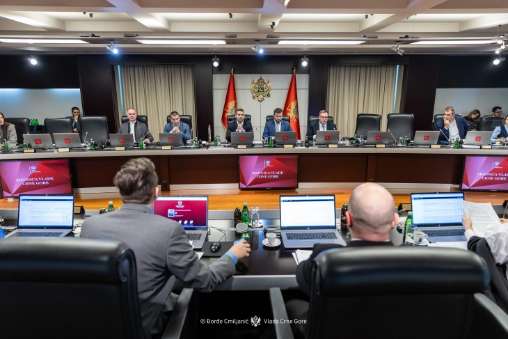 Bokeljskoj mornarici 45 hiljada EUR za nabavku replike pušaka i uniformi