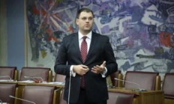 Neisplaćivanje plata i penzija moguće jedino u slučaju sloma javnih finansija