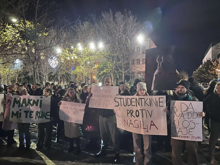 Počelo okupljanje građana ispred Skupštine