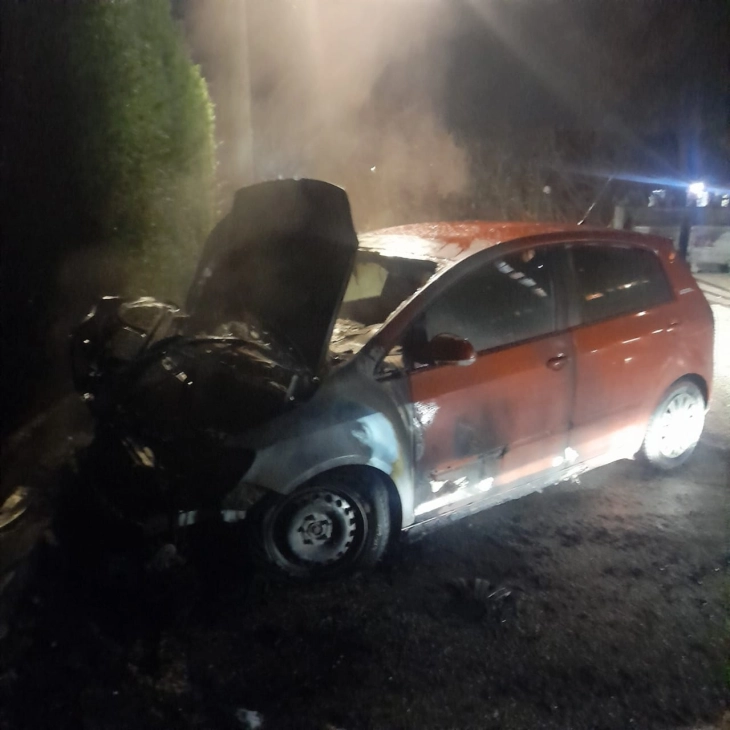 Uhapšene tri osobe zbog izazivanja požara na vozilu
