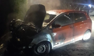 Uhapšene tri osobe zbog izazivanja požara na vozilu