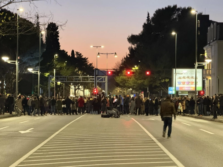 Završena blokada mosta iznad Karvera, građani protestovali u još nekoliko gradova