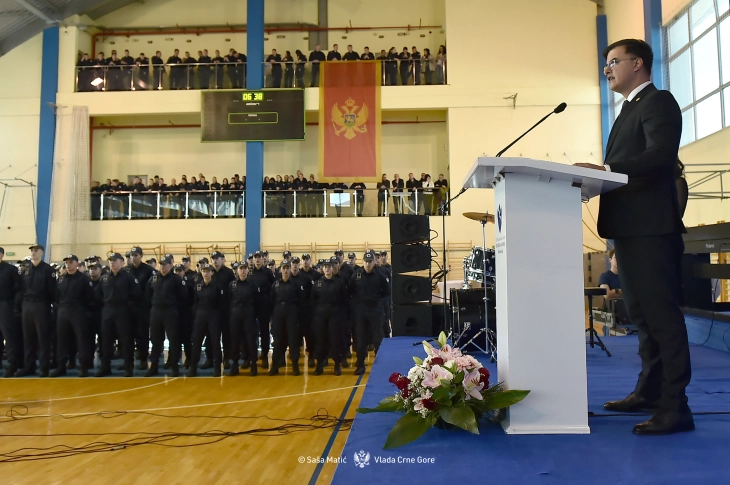 Šaranović: Prijemom 96 pripravnika sa Policijske akademije jačamo policiju