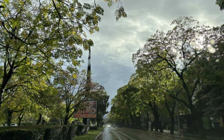 Sjutra pretežno oblačno, povremeno kiša