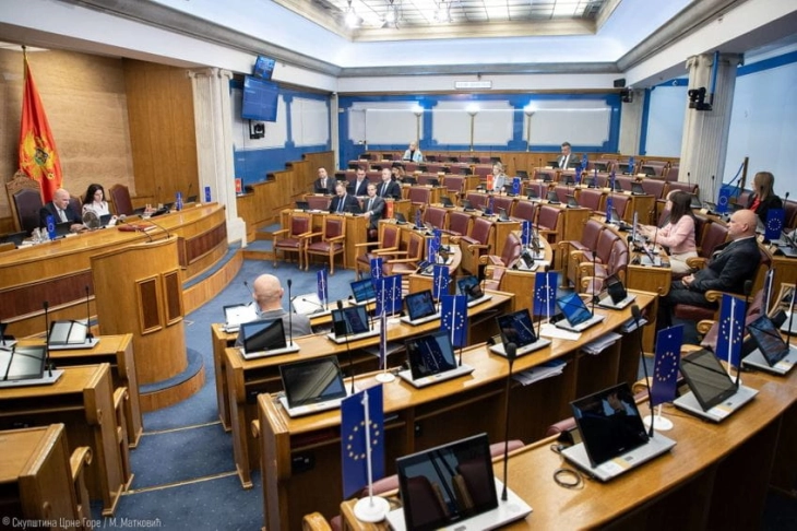 Porodice sa više od petoro djece dobiće dječiji dodatak