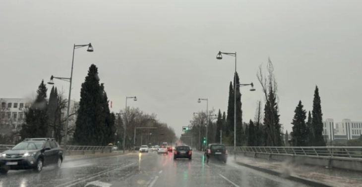 Policija pozvala vozače na opreznu vožnju zbog nepovoljnih vremenskih prilika
