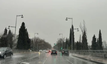 Policija pozvala vozače na opreznu vožnju zbog nepovoljnih vremenskih prilika