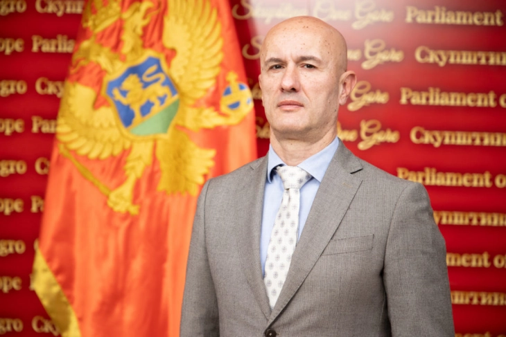 Laković: Konstituenti većine da preispitaju učešće u Vladi