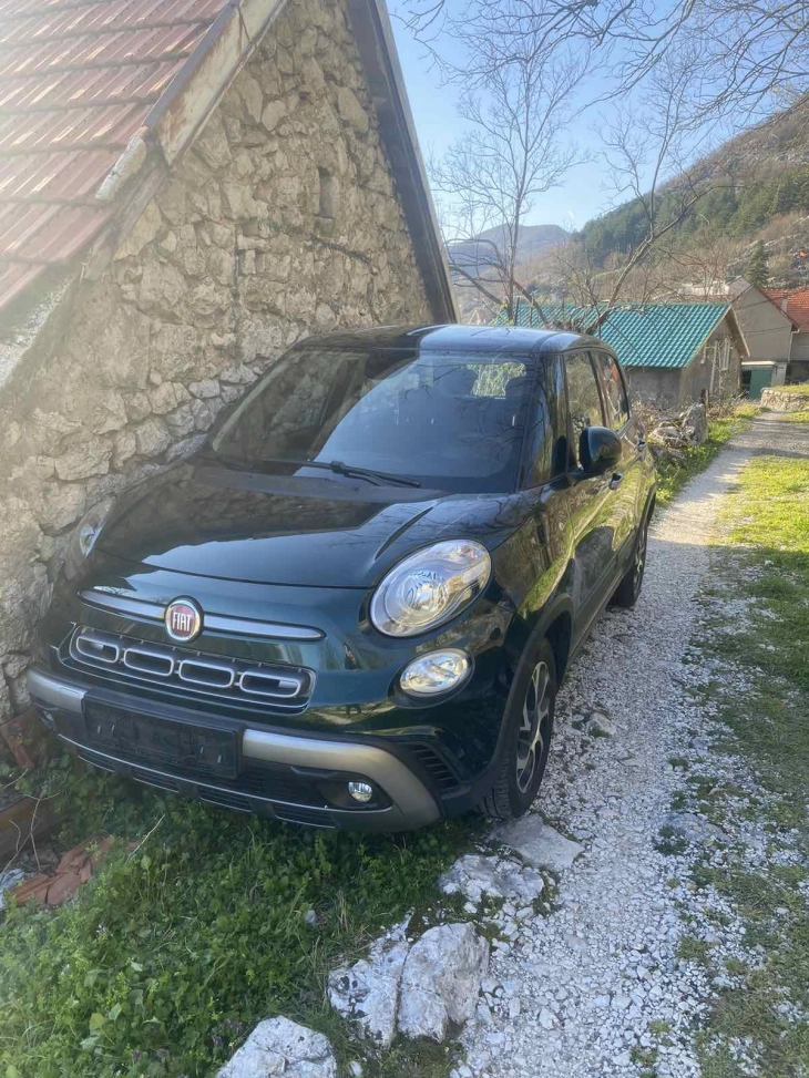 Pronađeno ukradeno vozilo, paniciri i alat za obijanje