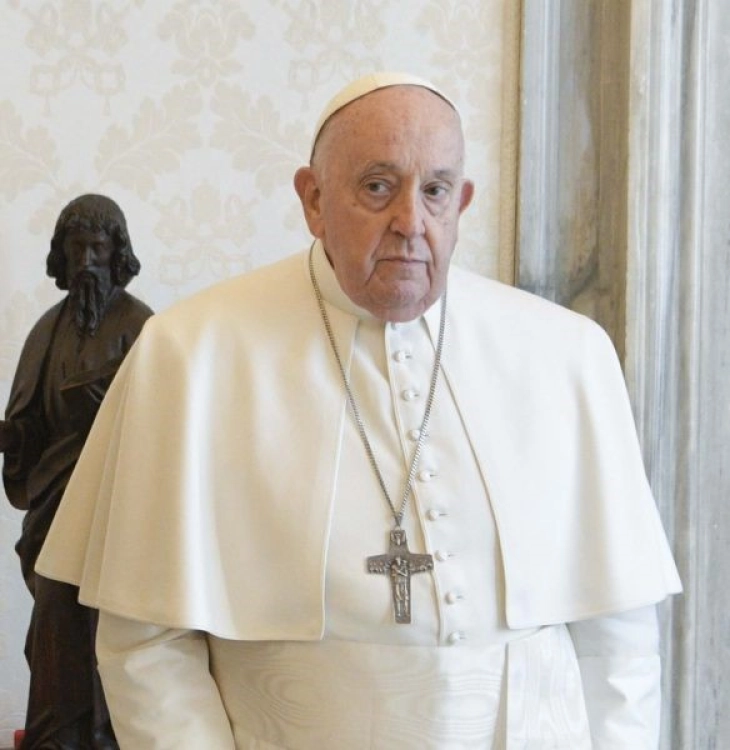 Preminuo papa Franjo