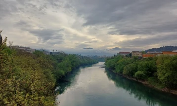 Sjutra oblačno, mjestimično kiša