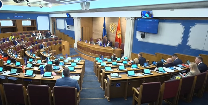 Pauza na sjednici Skupštine dok Vlada ne saopšti odluku o FCJK