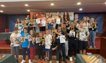 Za medalje borilo se 180 šahista