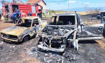 U požaru u mjestu Kuće Rakića izgorjelo pet vozila, jedno oštećeno
