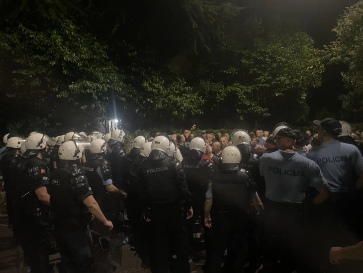 Uprava policije: Službenici postupali uzdržano i profesionalno