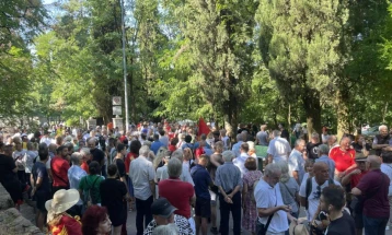 Građani spriječili Mujovića da održi govor