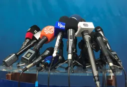 Pritisci ozbiljna prijetnja nezavisnom novinarstvu, suštinski problemi i dalje prisutni