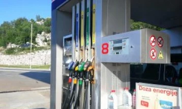 Od ponoći jeftinije sve vrste goriva