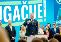 Bečić, Šaranović i Šćepanović da podnosu ostavke