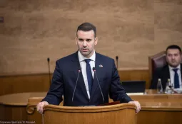 Sjutra premijerski sat