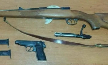 Pretresi u više opština, zaplijenjeno oružje i droga