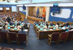 Parliament approves salary increase for judges and prosecutors