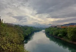 Sjutra oblačno, mjestimično kiša
