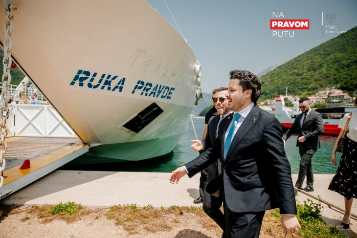Abazović: Trajekt donosi više novca nego EPCG