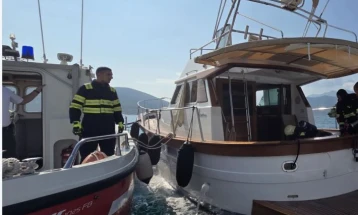 Ugašen požar na plovilu kod ostrva Cvijeća, jedna osoba povrijeđena