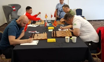 Remi Nikača sa zvaničnim svjetskim šampionom