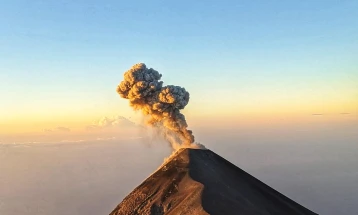 Eruptirao vulkan Šinmoe u Japanu