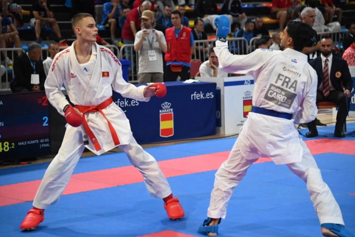 Vojinović zlatni, Jovović i ekipa u borbama srebrni, crnogorskim karatistima sedam medalja