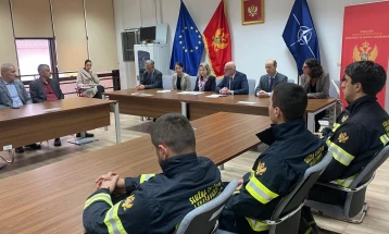 Pripadnici službi zaštite i spašavanja na obuci gašenja požara otvorenog prostora