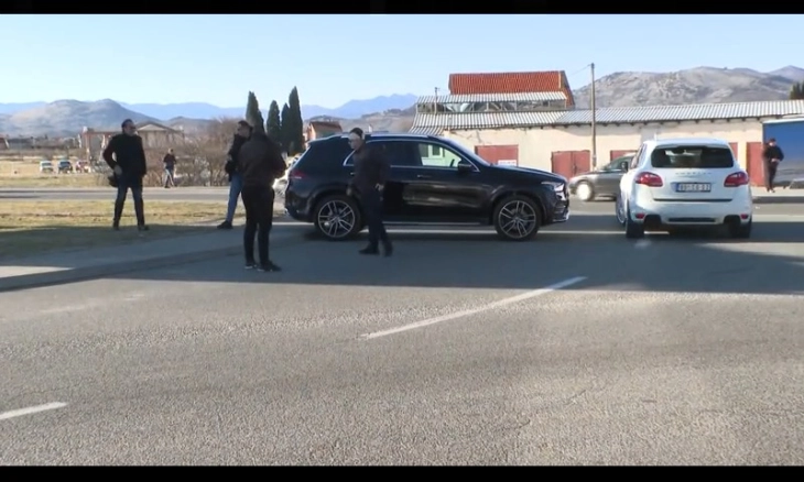 Zeta residents block roundabout near Podgorica Airport, announce additional blockades