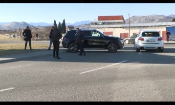 Zeta residents block roundabout near Podgorica Airport, announce additional blockades