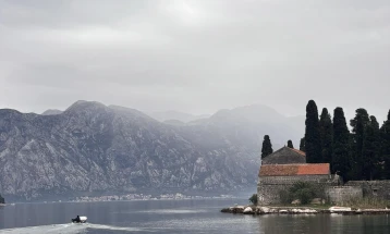 Sjutra oblačno, mjestimično slaba kiša