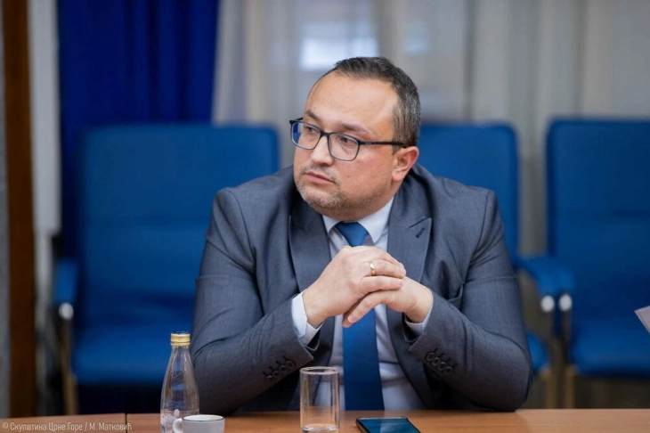 Ćeman: Osloboditi plaćanja doprinosa poslodavca koji zaposli osobu koja je na birou duže od osam godina 
