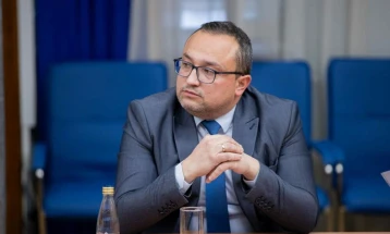 Ćeman: Osloboditi plaćanja doprinosa poslodavca koji zaposli osobu koja je na birou duže od osam godina 