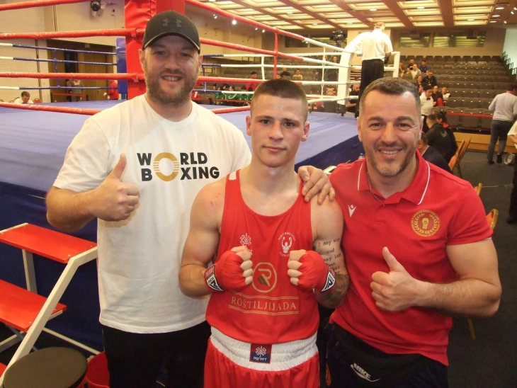 Đinović izborio polufinale i obezbijedio medalju