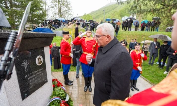 Mandić položio vijenac na spomenik žrtvama NATO bombardovanja Murina