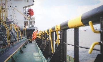 Makron: Francuska mornarica presrela ruski tanker koji je pod sankcijama