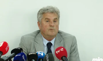 Bore se za prava 100 hiljada zaposlenih