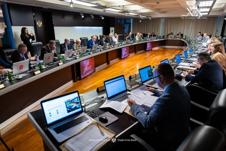 Razvojna banka uzela kredit kod CEB za realizaciju programa podrške mikro, malim i srednjim preduzećima 