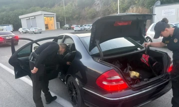 Uhapšeno pet stranih državljana, pronađena droga i falsifikovane isprave