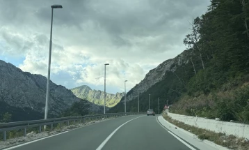 Danas se očekuju gužve u saobraćaju na važnijim prilazima i graničnim prilazima
